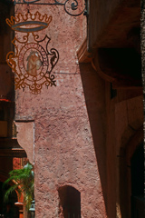 赤い壁　P1220062zz