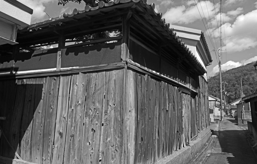 モノクロ黒江散歩 《板塀》　P1060812zz