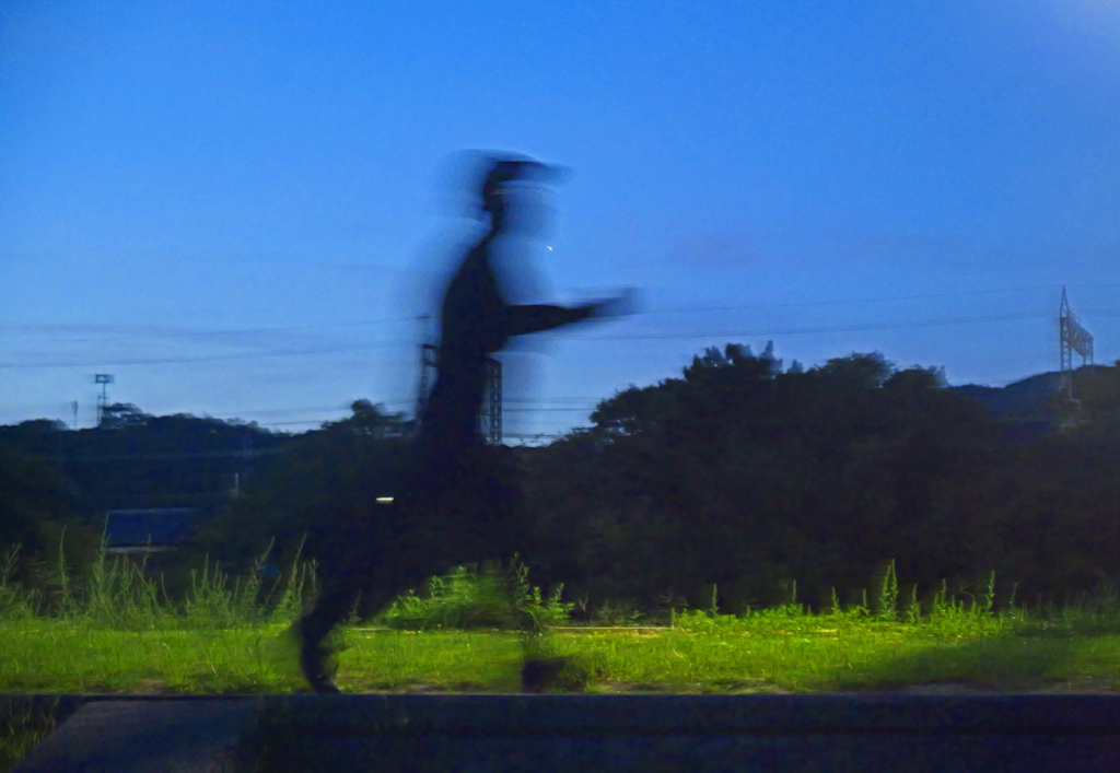 歩く人　P1090972zz