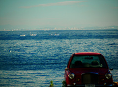 海と空と赤い車　P1340928zz