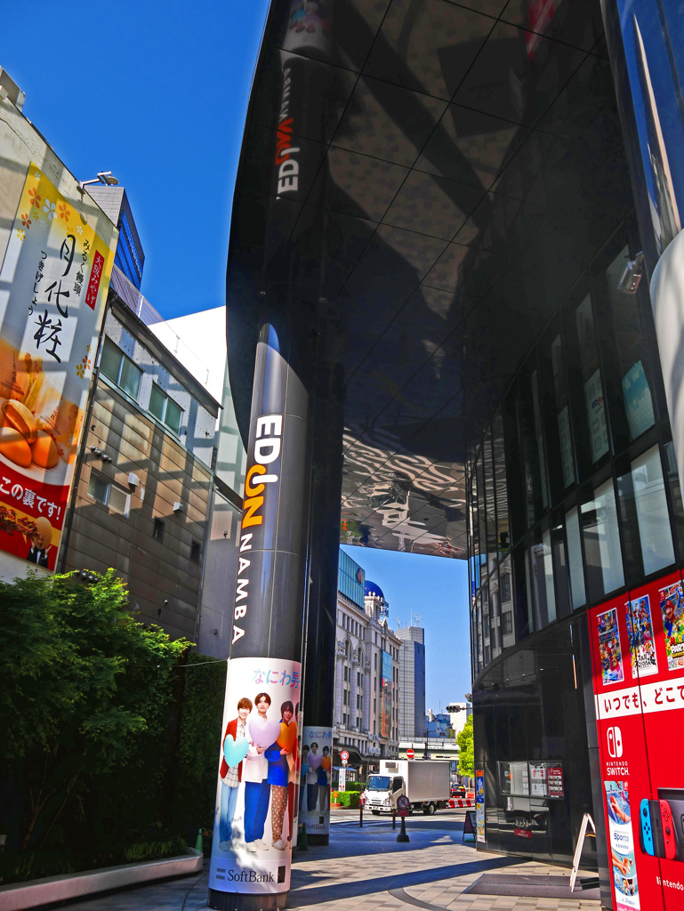 休日の朝 なんば駅前　P1530417zz