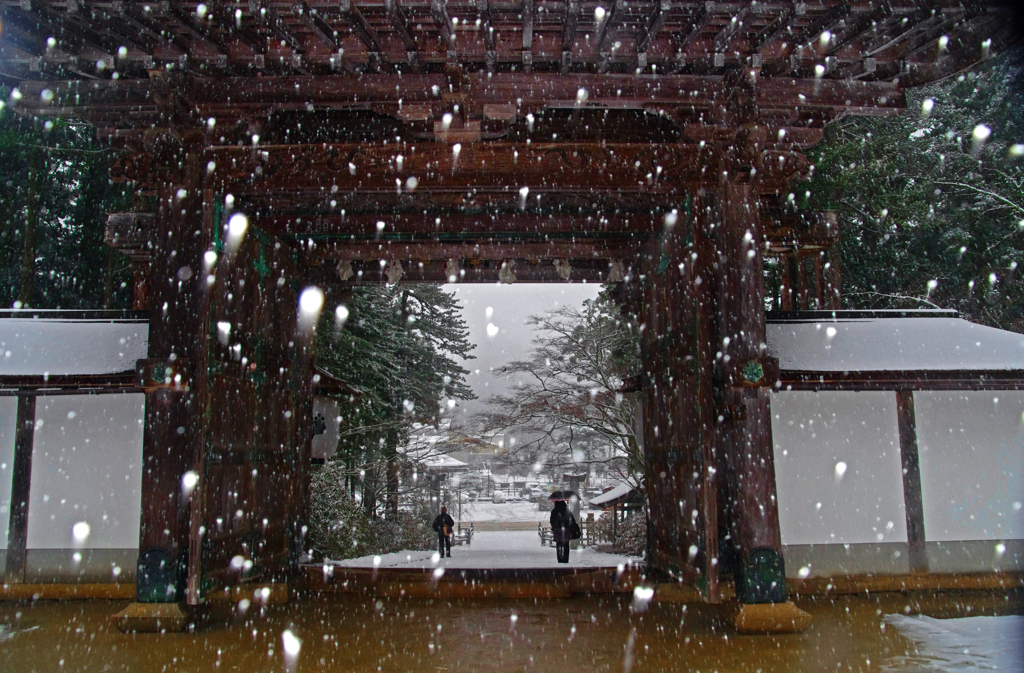 雪のお参り　IGP1453zz