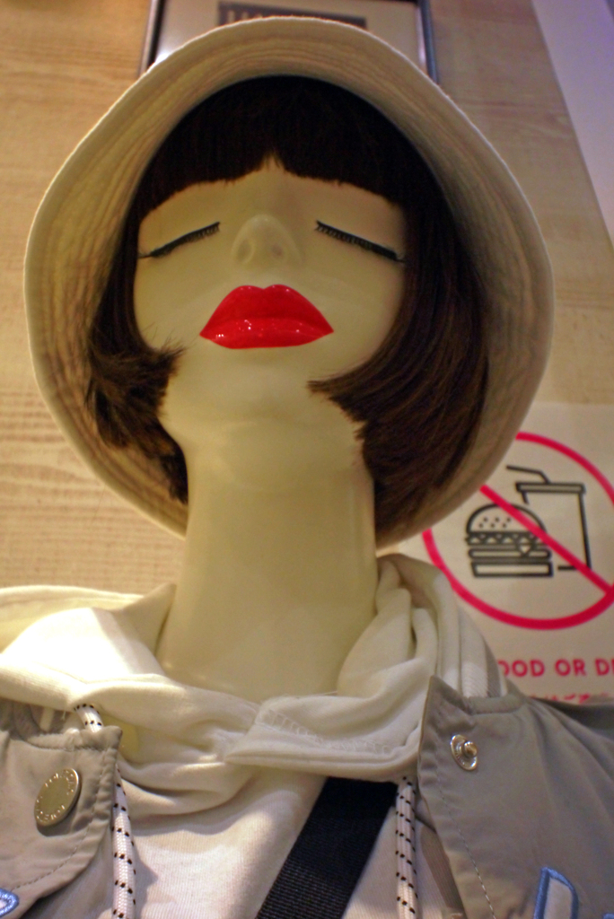 帽子をかぶる女　P1260063zz
