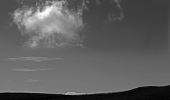 遥かに遠い牧柵　P1046870zz