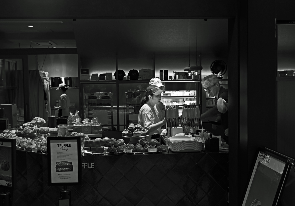 駅の小さなパン屋さん　P1086885zz