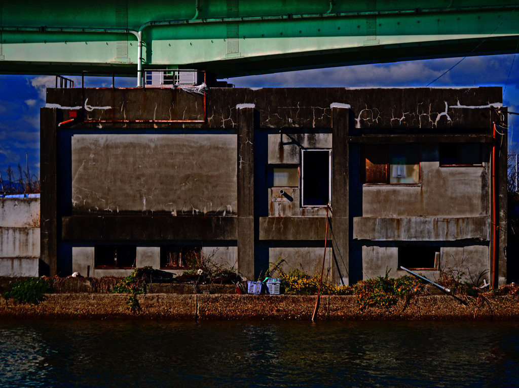 漁港の廃屋　P1510076zz