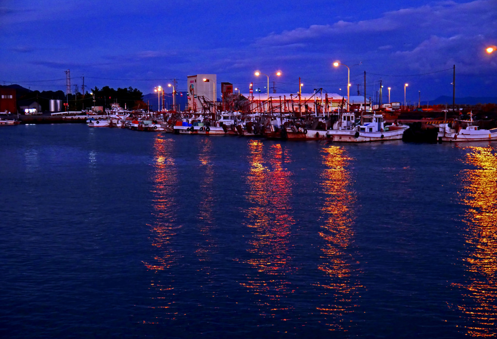 寝静まる漁港　P1490188zz