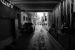 雨のガード下　P1086986z