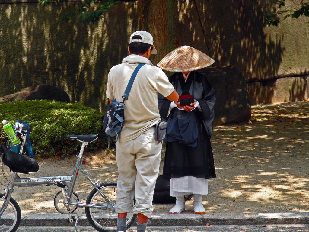 真夏の托鉢　DSC00565zz