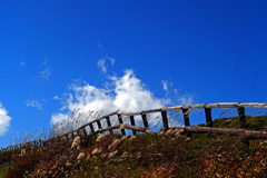 牧柵と秋の空　P1046833zz