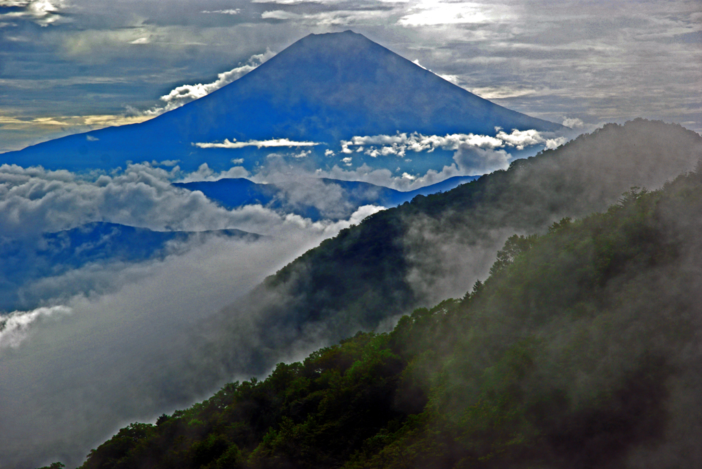 目覚める山　IMGP1301z