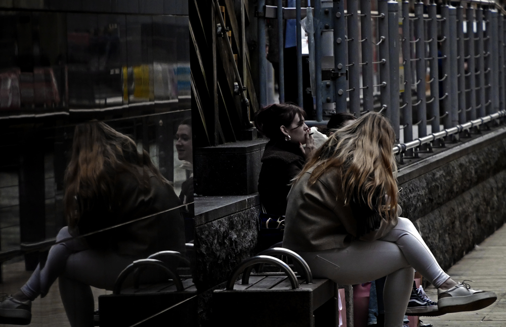 パリの街角で？　P1300328zz