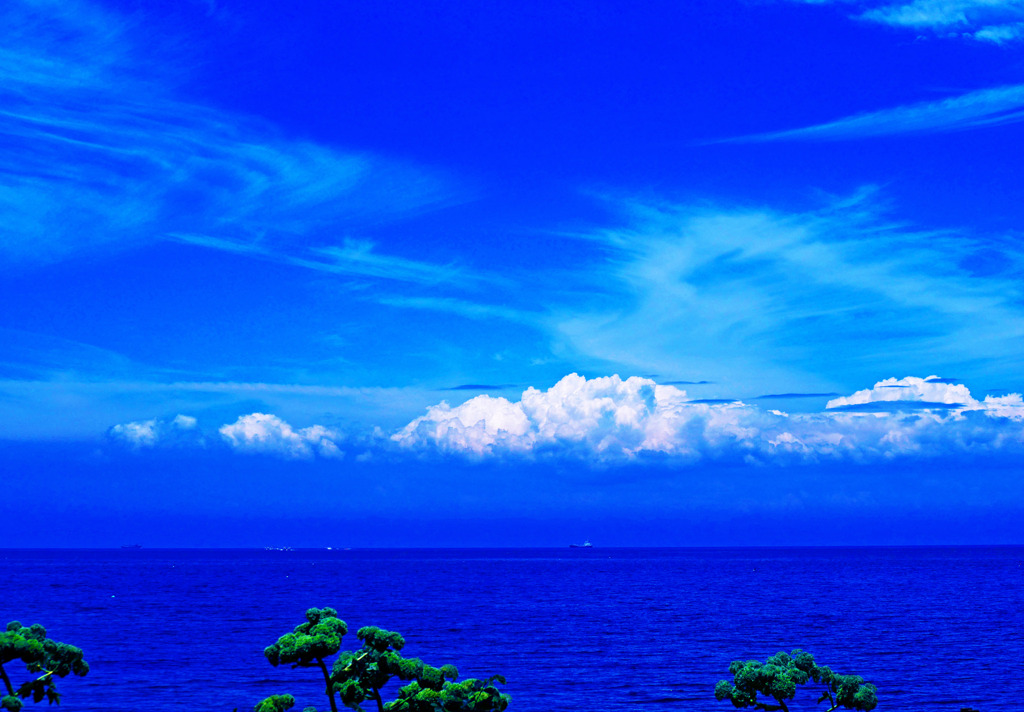 梅雨の晴れ間 空と海　P1300973zz