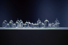 ある美術展より肆 [薬瓶]　P1012357zz