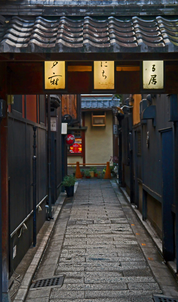 花街の路地(ろ～じ)　P1790876zz