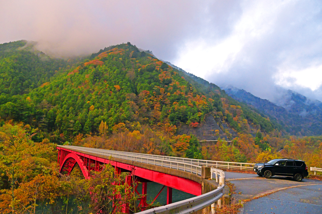 紅葉と赤い橋、そして愛車　P1057468zz