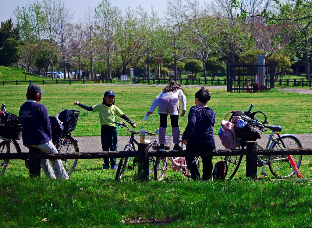 家族でサイクリング　P1140211z