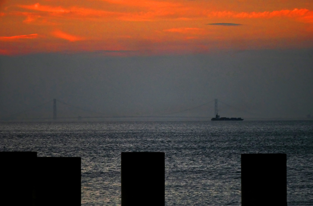夕暮れの明石海峡大橋　P1440017zz