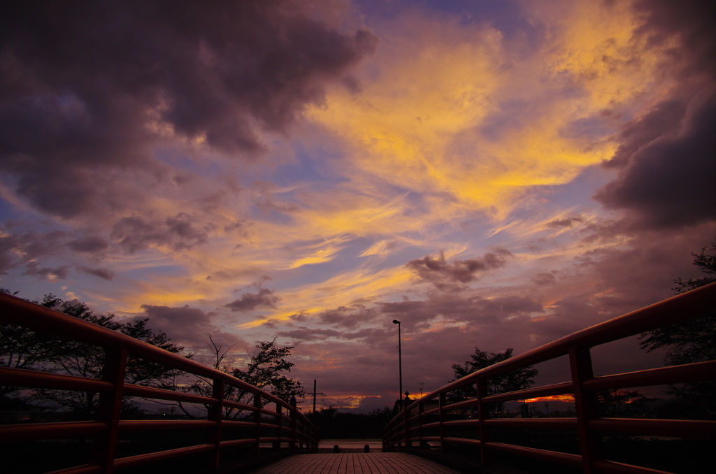 夕陽へ繋ぐ橋