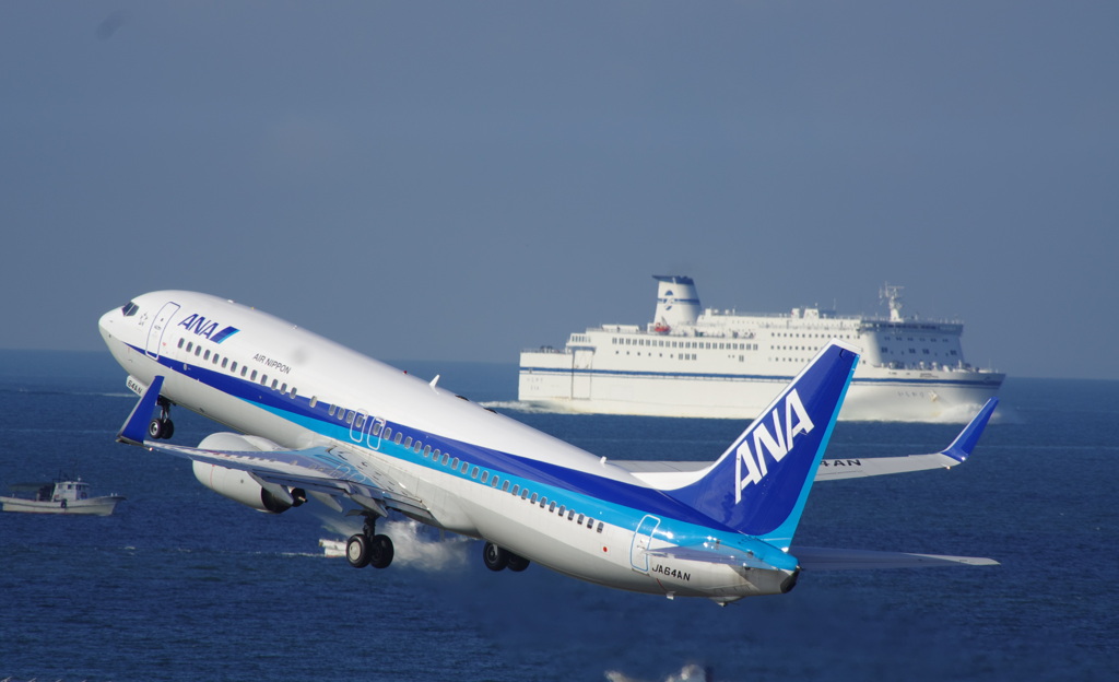 飛行機と船の共演