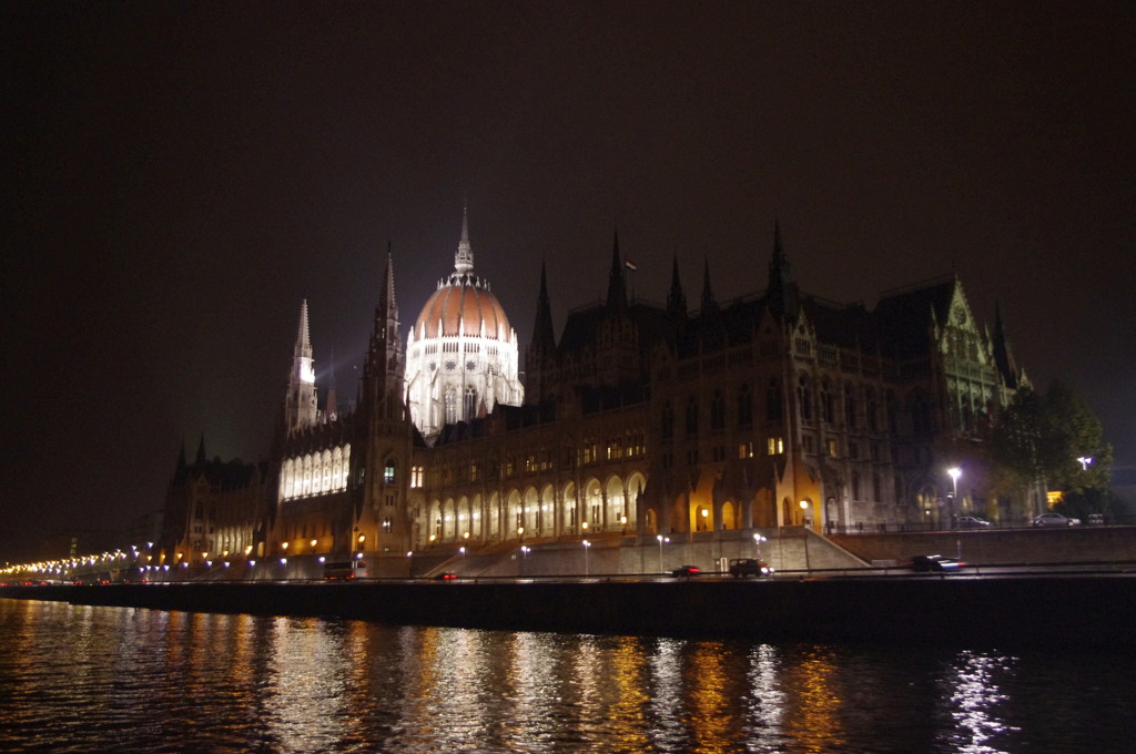 ドナウ川ナイトクルーズ船から４