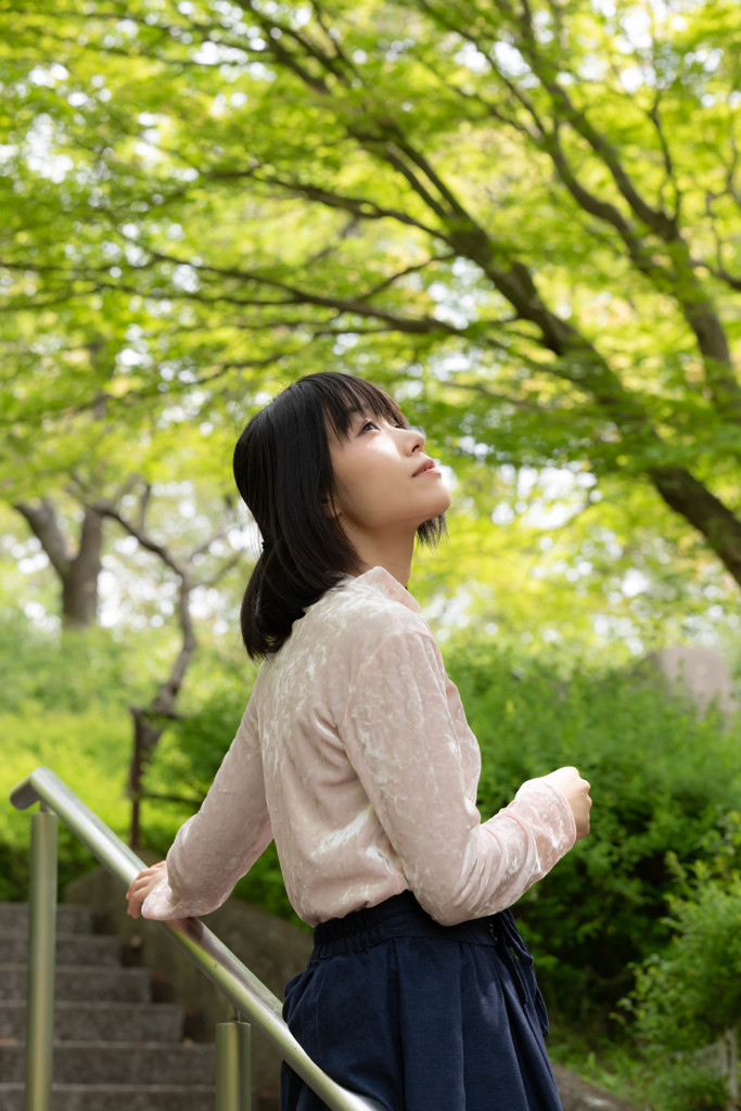 緑がいっぱいの公園で
