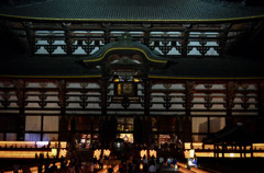 夜の東大寺大仏殿