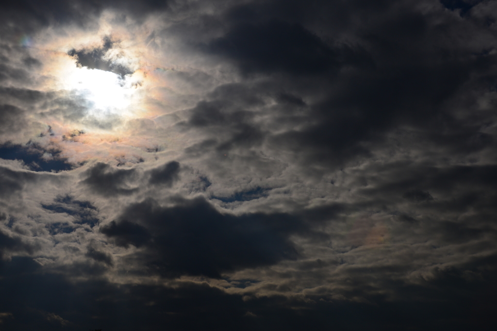 雲の間に