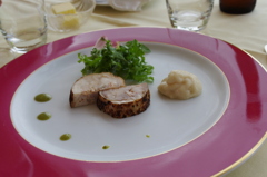 近江シャモの仔牛胸腺肉・オマール海老を包みこんだバロティーヌ、彩り野菜を添えて