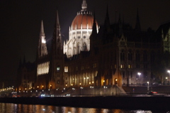 ドナウ川ナイトクルーズ船から３