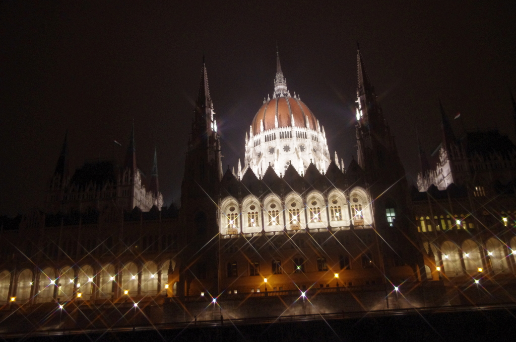 ドナウ川ナイトクルーズ船から６