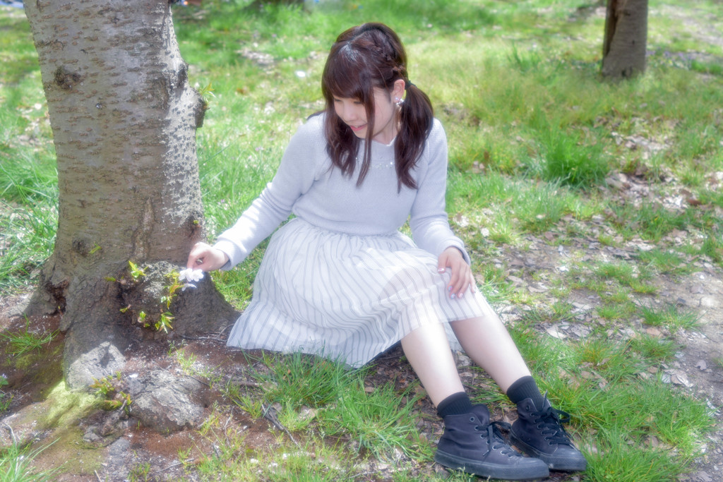桜の木の下で