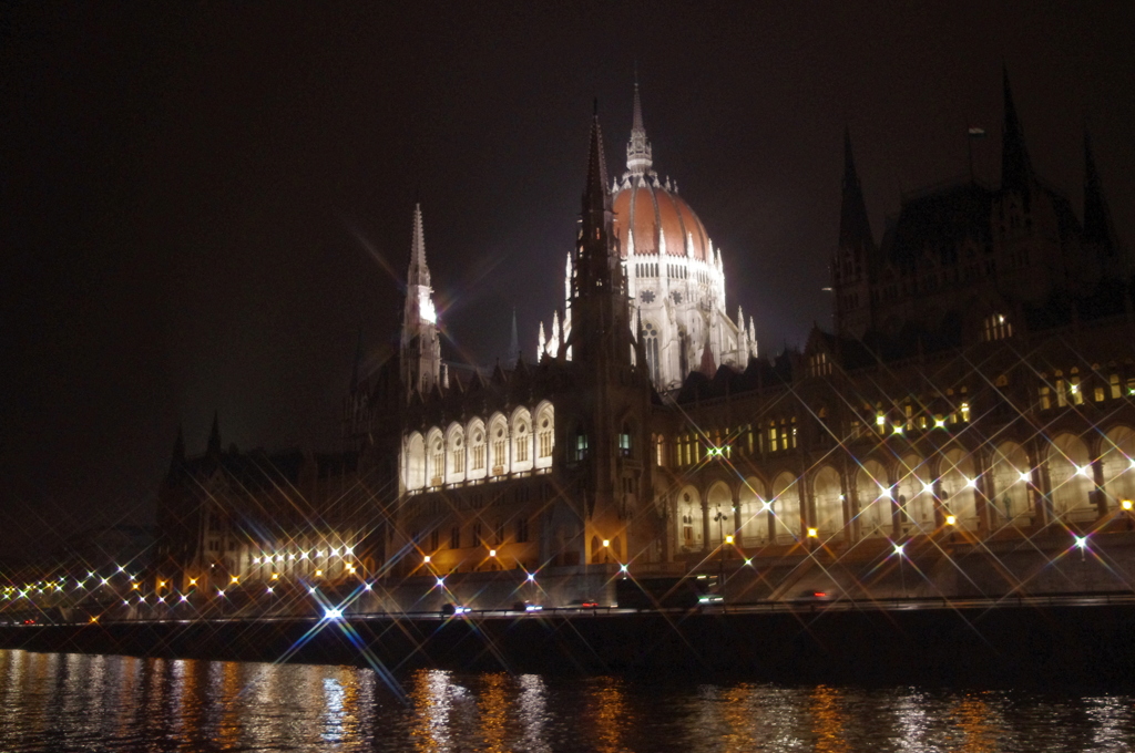 ドナウ川ナイトクルーズ船から５