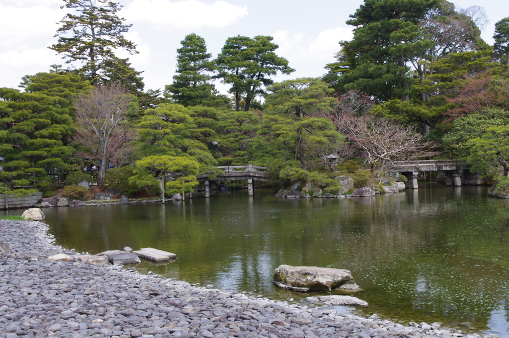 京都御所中庭で