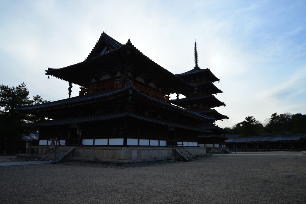 大講堂と五重塔