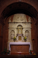 エステルゴム大聖堂内で６