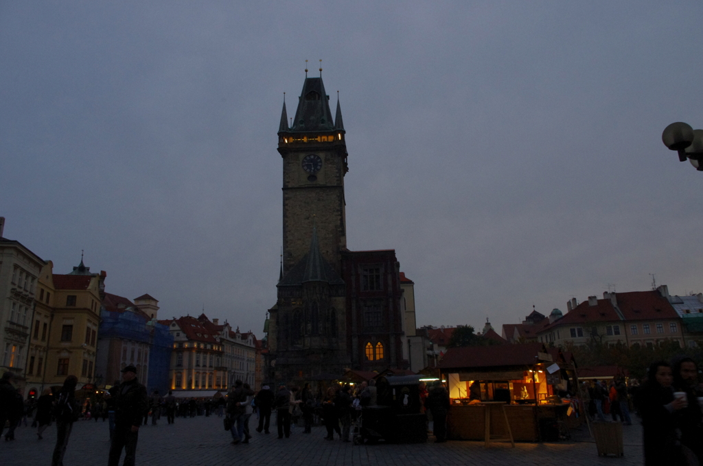 夕暮れ時の旧市庁舎