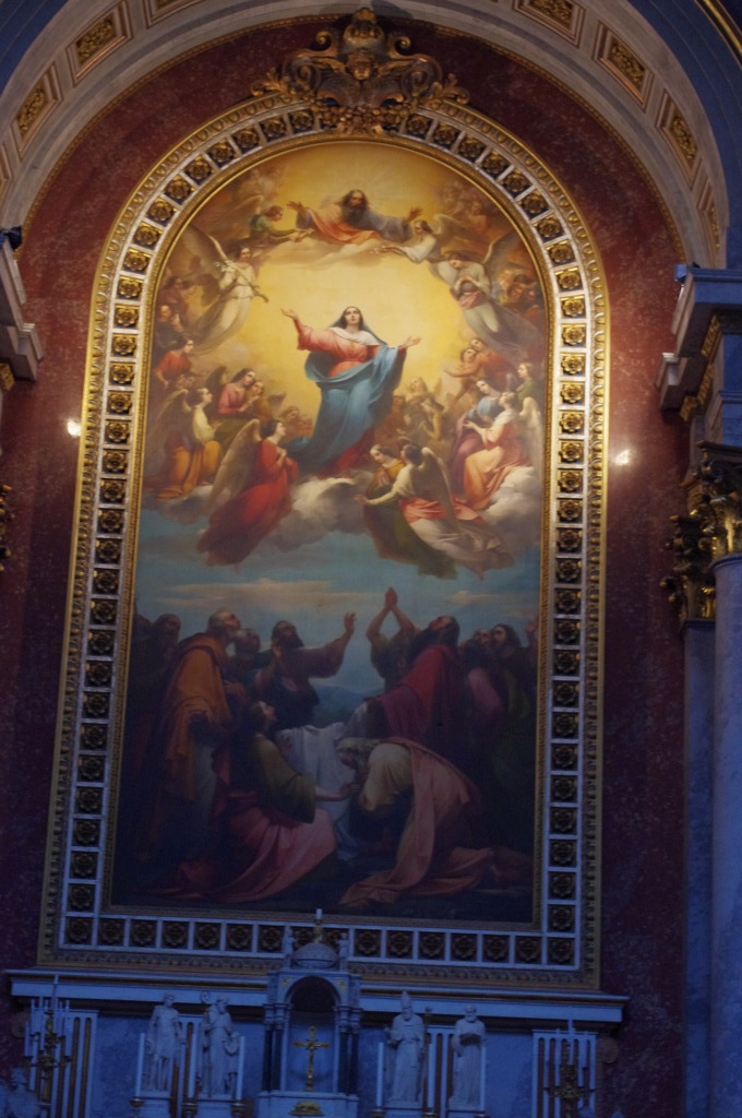 エステルゴム大聖堂内で