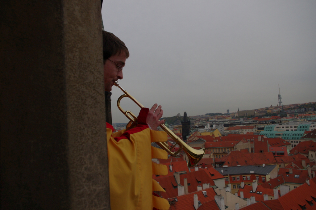 旧市庁舎の上で