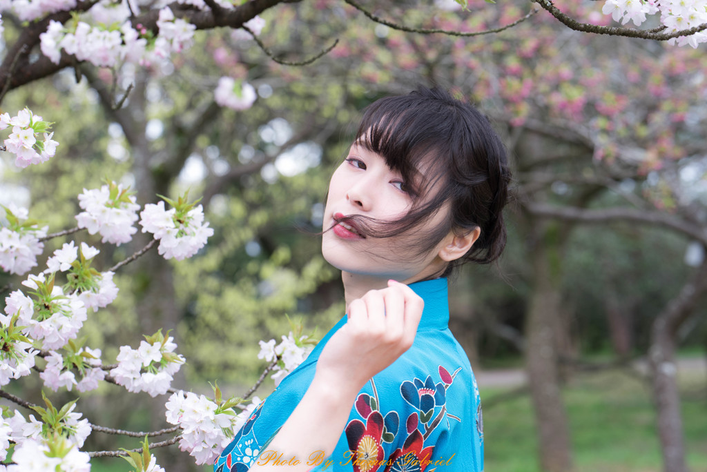 春風に乱れ髪