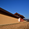 東院庭園建部門（東院南門）と若草山を臨む