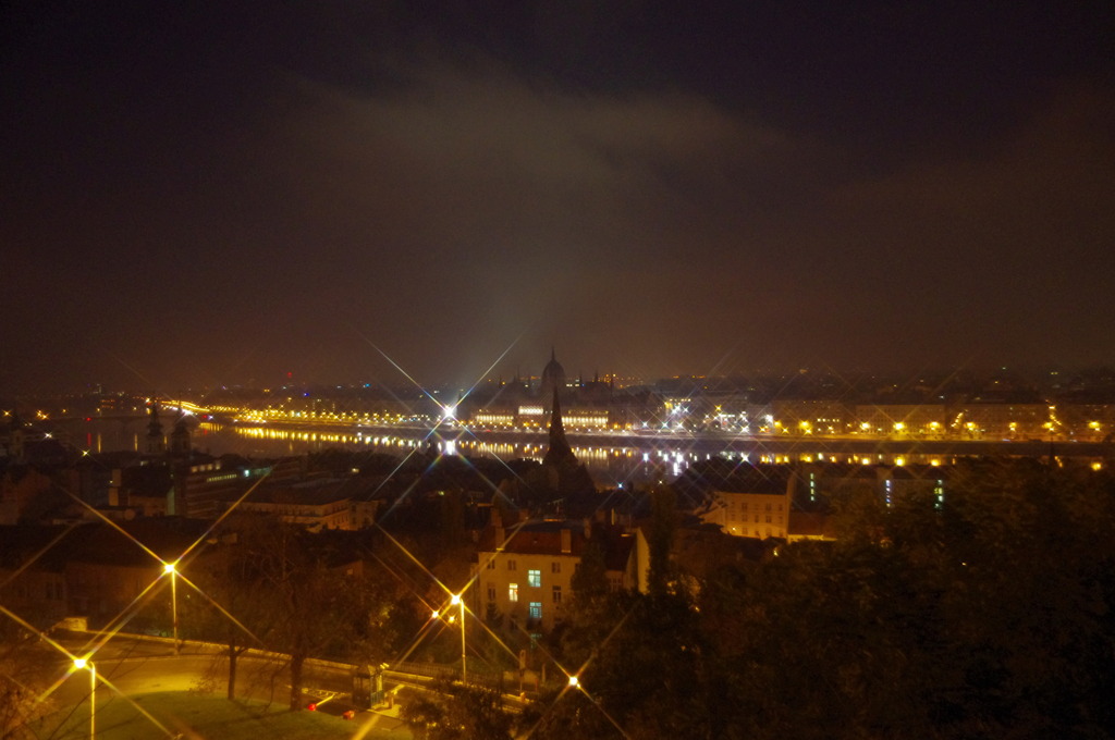 漁夫の砦から見たペスト地区夜景