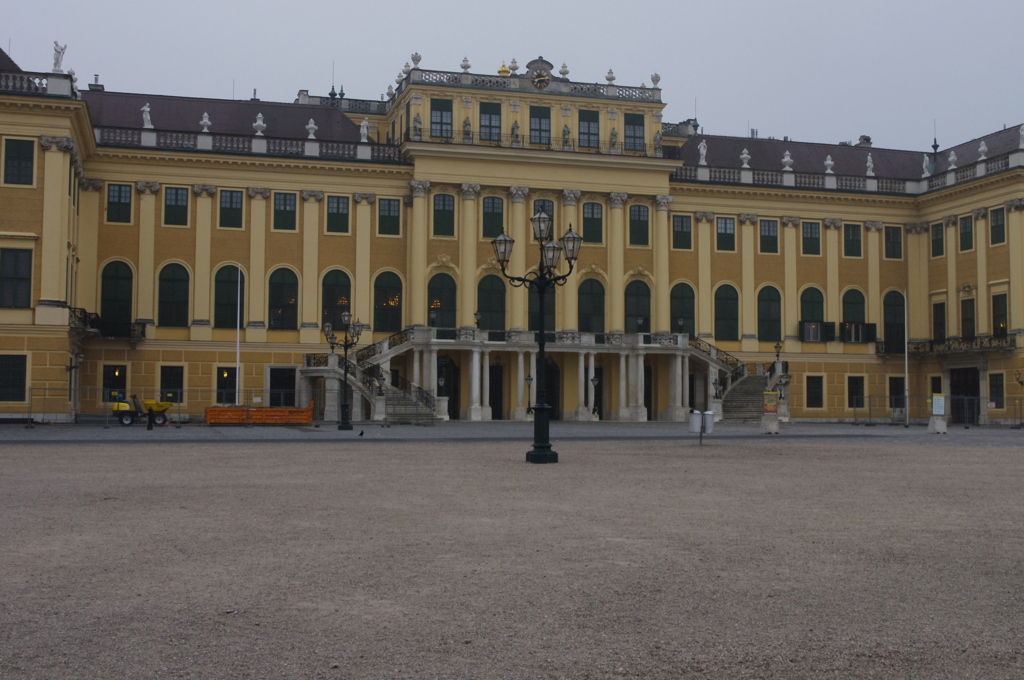 雨上がりの宮殿