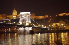 鎖橋と王宮－夜景