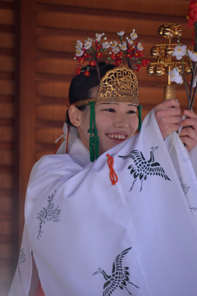 笑顔の巫女さん