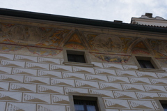 立体的に描かれた壁面の装飾