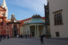 聖イジー教会近くの劇場