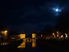 The moon and a water gate