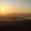 太陽と雲の波