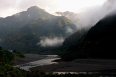 DSC_0151雲湧く熊野川